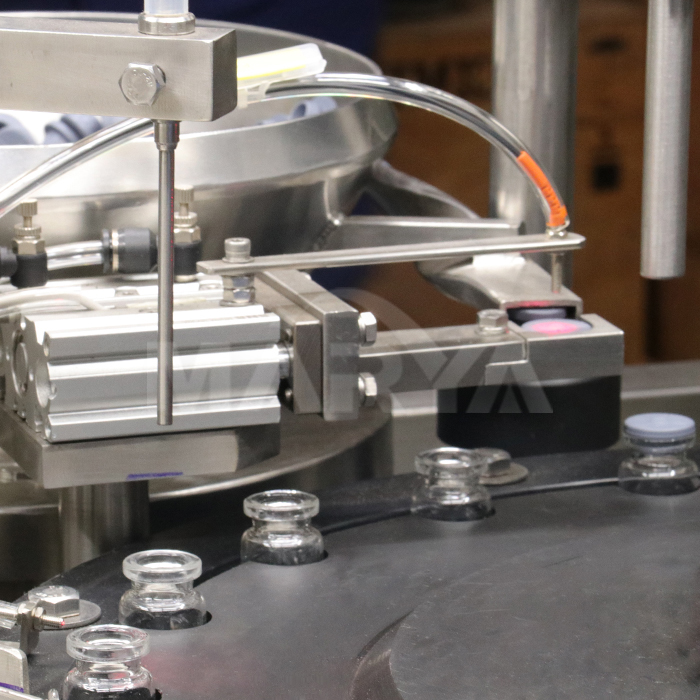 vial filling stoppering capping machine2 remplissage de flacon Machine de coiffage à remplissage du flacon Machine